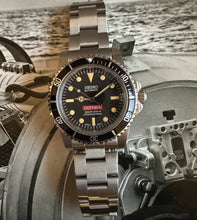 Load image into Gallery viewer, Seiko mod- Comex RED sapphire glass