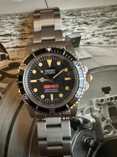 Load image into Gallery viewer, Seiko mod- Comex RED sapphire glass