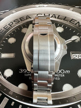 Load image into Gallery viewer, Deepsea vs marine master