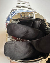 Load image into Gallery viewer, Your name on the dial, your engraving on the crown and case back