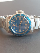 Load image into Gallery viewer, Vintage blue snowflake