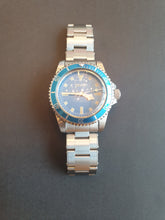 Load image into Gallery viewer, Vintage blue snowflake