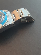 Load image into Gallery viewer, Vintage blue snowflake