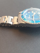 Load image into Gallery viewer, Vintage blue snowflake