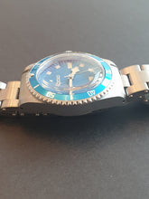 Load image into Gallery viewer, Vintage blue snowflake