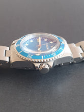 Load image into Gallery viewer, Vintage blue snowflake