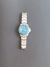 Load image into Gallery viewer, Vintage blue snowflake