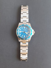 Load image into Gallery viewer, Vintage blue snowflake