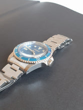 Load image into Gallery viewer, Vintage blue snowflake