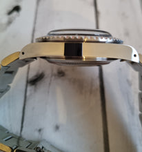 Load image into Gallery viewer, 90s style modern vintage classic driver watch