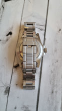 Load image into Gallery viewer, 90s style modern vintage classic driver watch