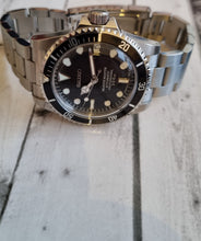 Load image into Gallery viewer, 90s style modern vintage classic driver watch