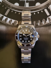 Load image into Gallery viewer, Black ceramic seiko nh35 automatic movement classic watch