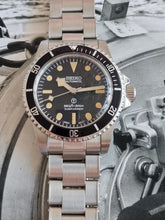 Load image into Gallery viewer, Vinatge snowflake