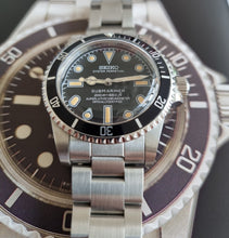 Load image into Gallery viewer, Dateless patina vintage style automatic diver watch