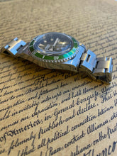 Load image into Gallery viewer, Vintage light green bezel watch