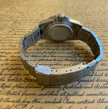 Load image into Gallery viewer, Vintage light green bezel watch