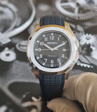 Load image into Gallery viewer, Seiko mod Aquanaut black