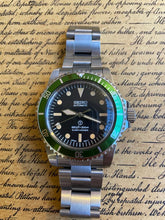 Load image into Gallery viewer, Vintage light green bezel watch
